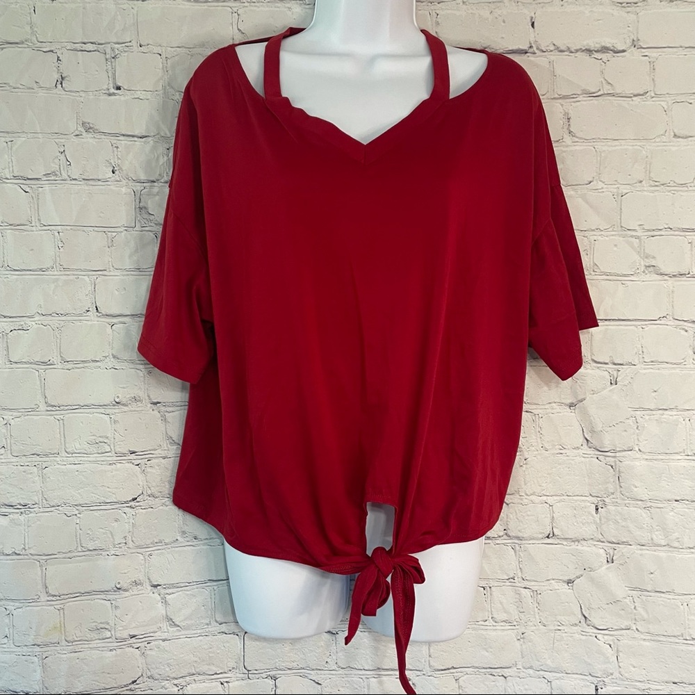 SHEIN Red Plus Size Knot Hem Cut-Out Solid Tee